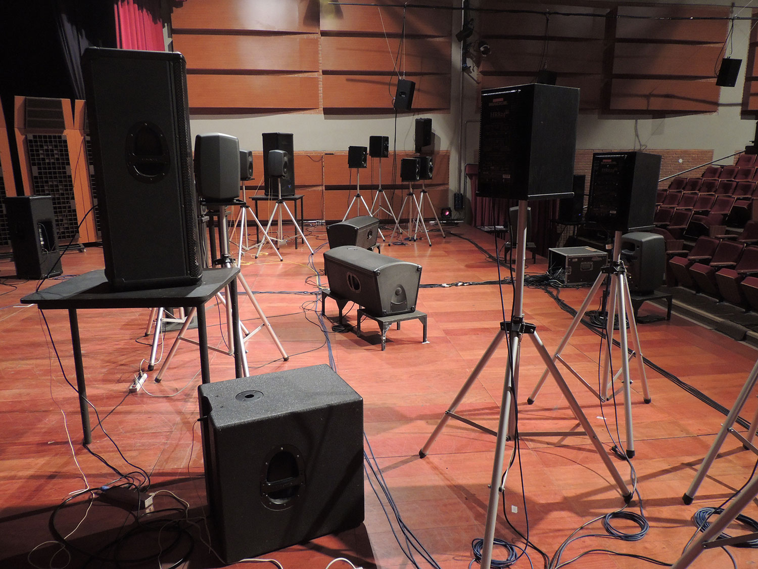 Caixas difusoras e subwoofer
